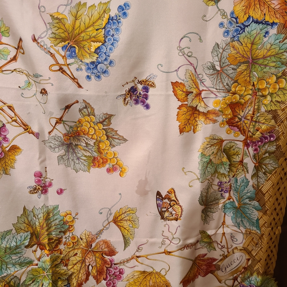 Dead stock Gucci scarf vintage butterfly grapes bees - Picture 8 of 12